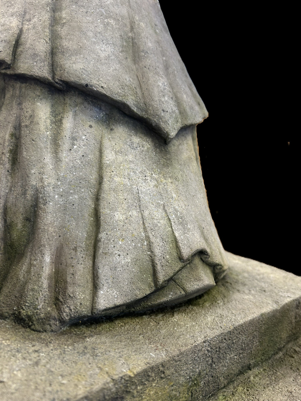 A photo of a stone-effect statue