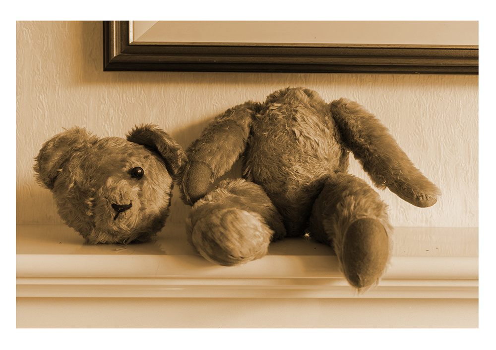 A teddy bear with its head decapitated 